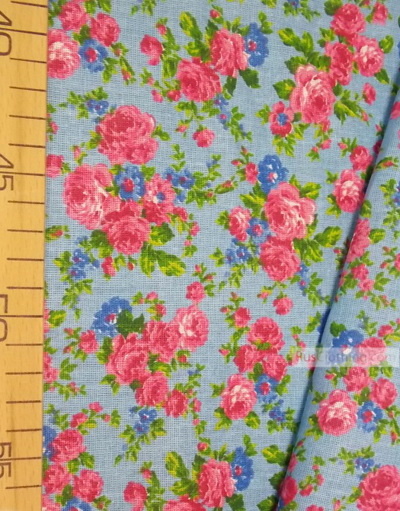 Tissu coton fleuri au metre ''Pink And Blue Roses On Blue''}