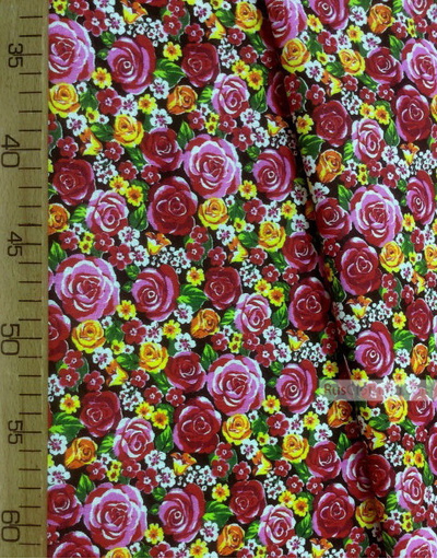 Tissu coton fleuri au metre ''Red Roses With A White Flower On Black''}